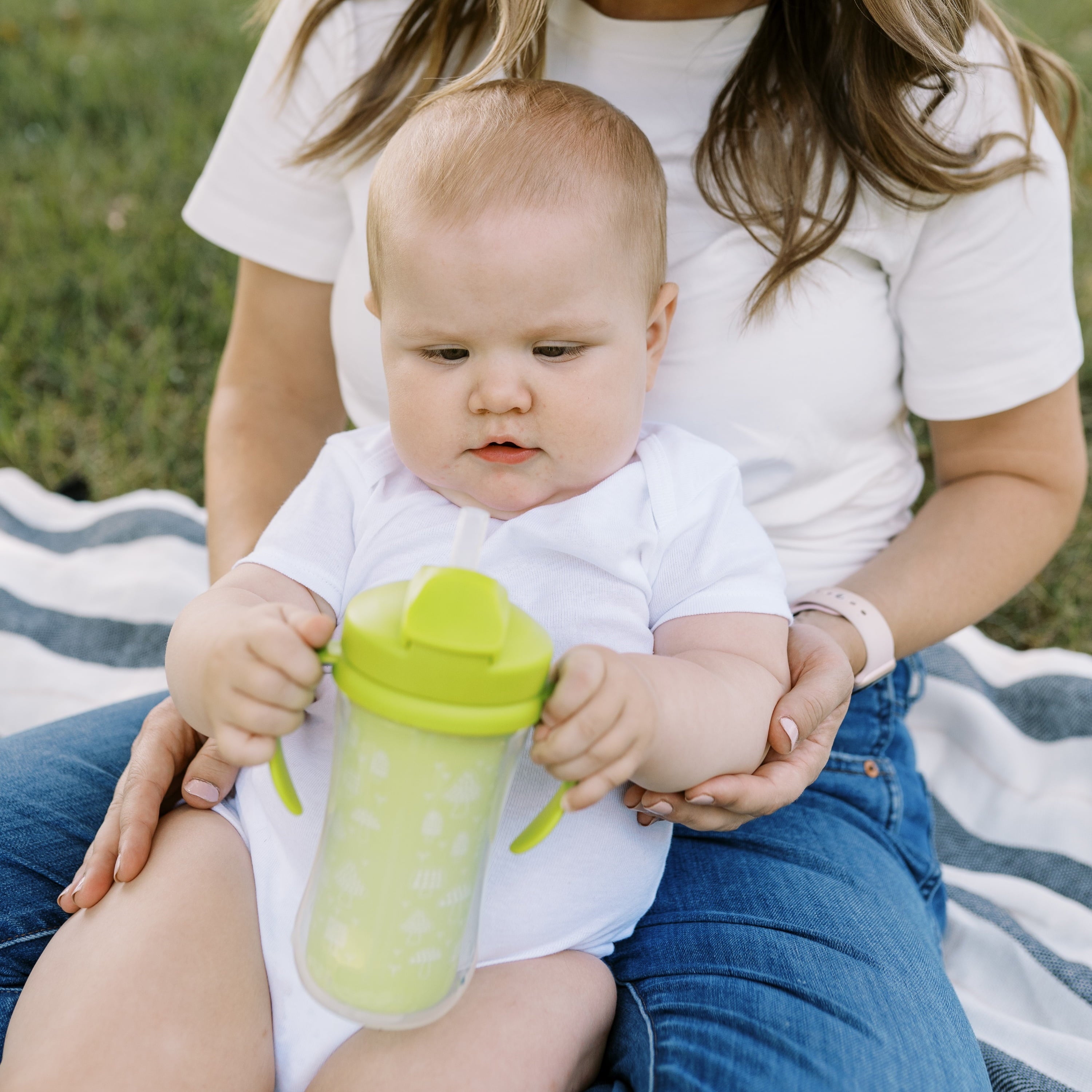 Dr. Brown's Milestones Insulated Sippy Cup with Straw &Handles, Green/Blue, 10oz/300ml, 12m+, 2 Pack