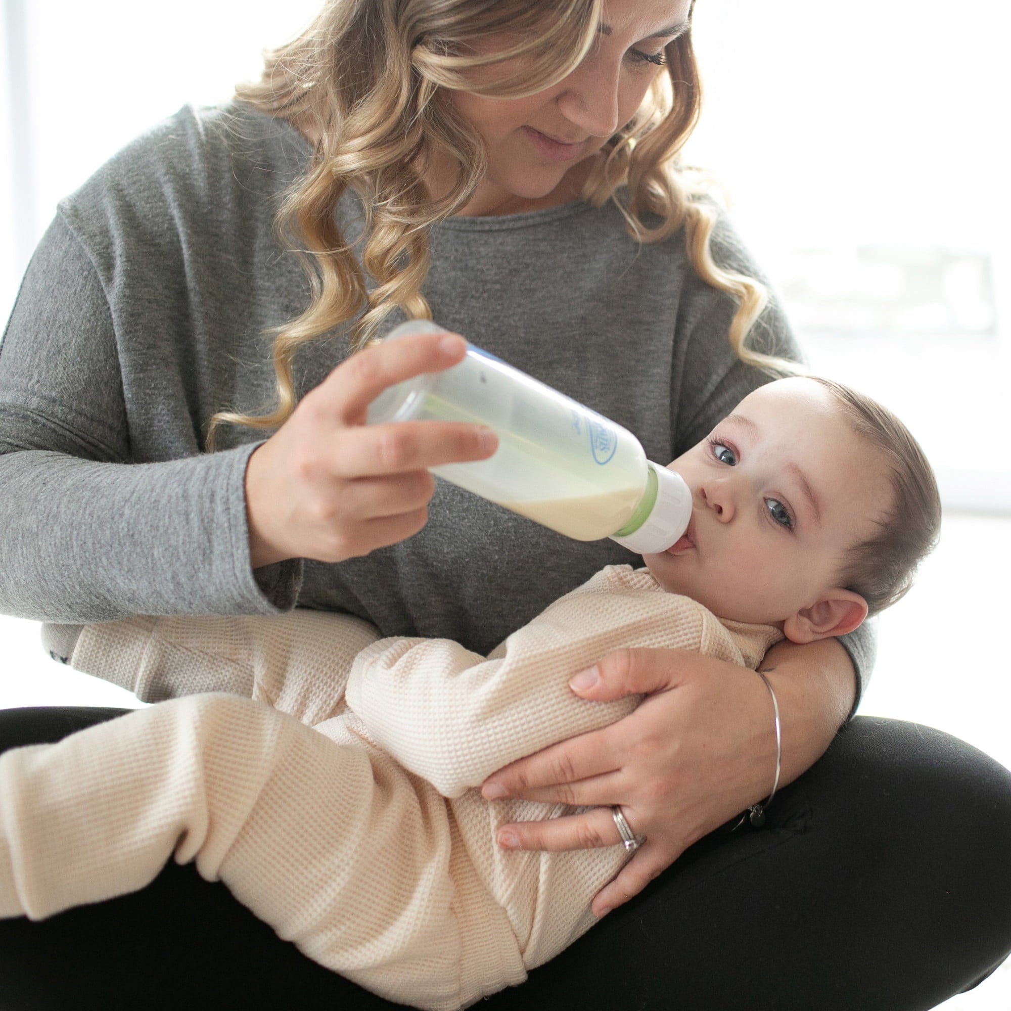 Dr. Brown's Anti-Colic Options+ Narrow Glass Baby Bottle, 8oz/250 ml, Slow Flow Nipple, BPA Free, 0m+, 2 Pack + Mint Silicone Sleeve